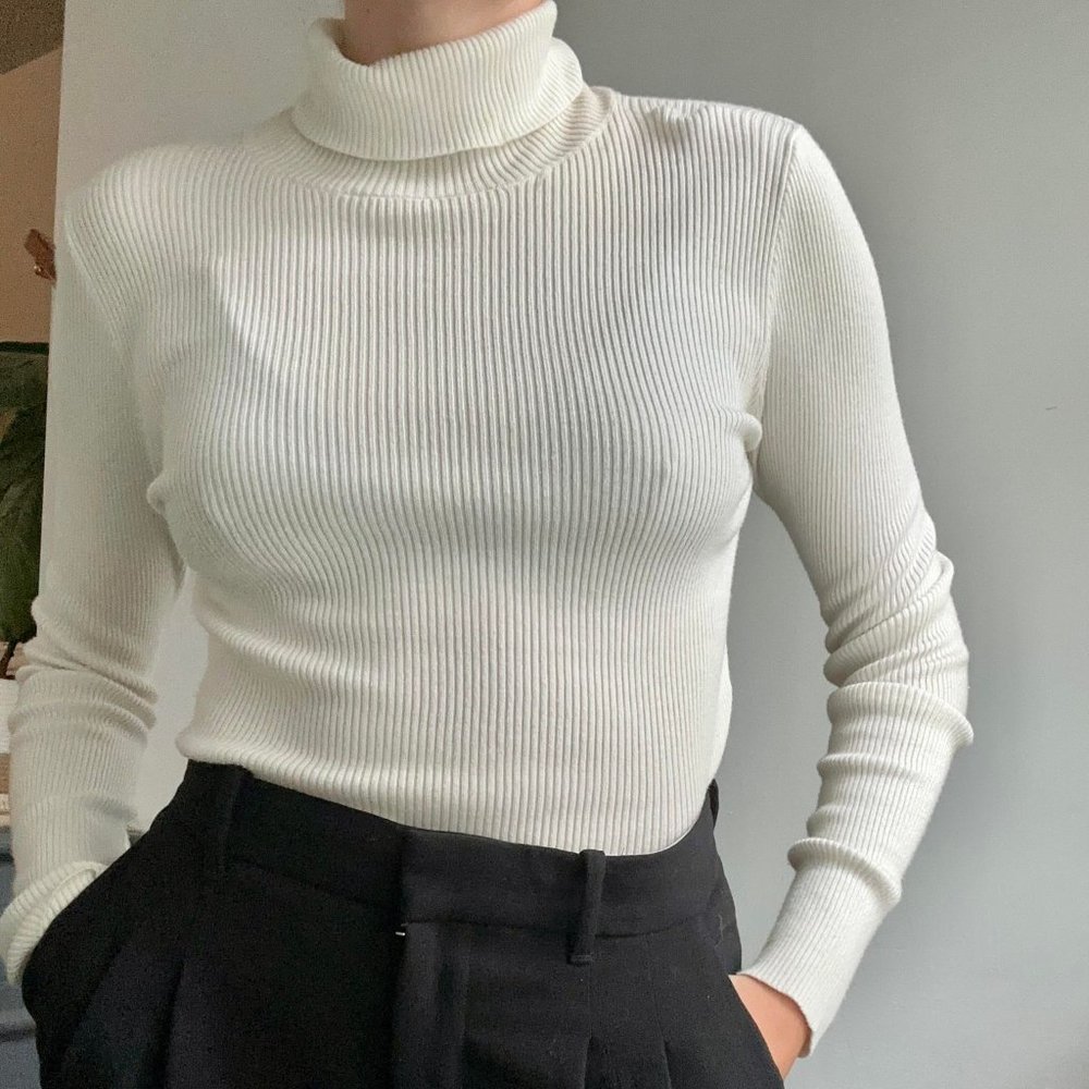 BRANDY MELVILLE TURTLE NECK